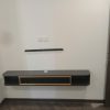 Kệ gỗ tivi gắn tường cửa kính sọc đẹp GHT-394