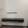 Kệ gỗ tivi gắn tường cửa kính sọc đẹp GHT-394