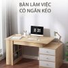 Bàn làm việc gỗ MDF phủ Melamine GHT-4187 sở hữu kiểu dáng nhỏ gọn, giúp tối ưu hóa diện tích cho không gian làm việc của bạn. Với thiết kế thông minh, bàn được chế tác để vừa tiết kiệm không gian, vừa đảm bảo đủ tiện ích cho các hoạt động hàng ngày. Phù hợp cho những căn phòng có diện tích khiêm tốn, sản phẩm này vẫn mang đến sự thoải mái với mặt bàn rộng rãi và các ngăn kéo lưu trữ tiện lợi.