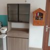 Tủ bếp cánh kính thanh lịch GHT-51698