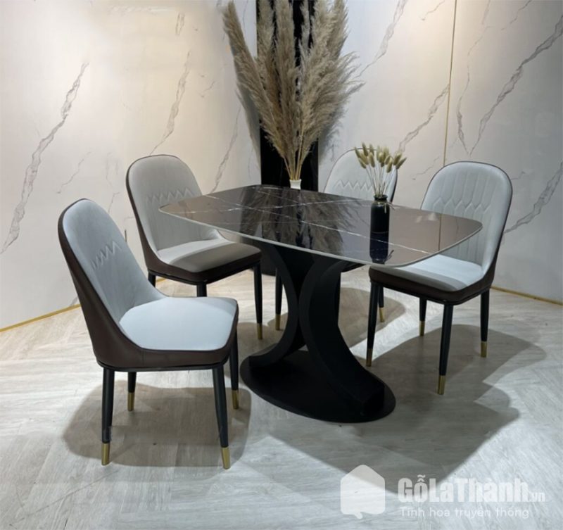 bàn ăn gia đình nhỏ gọn