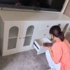 Tủ tivi cánh kính sọc sang trọng GHT-420