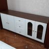 Tủ tivi cánh kính sọc sang trọng GHT-420