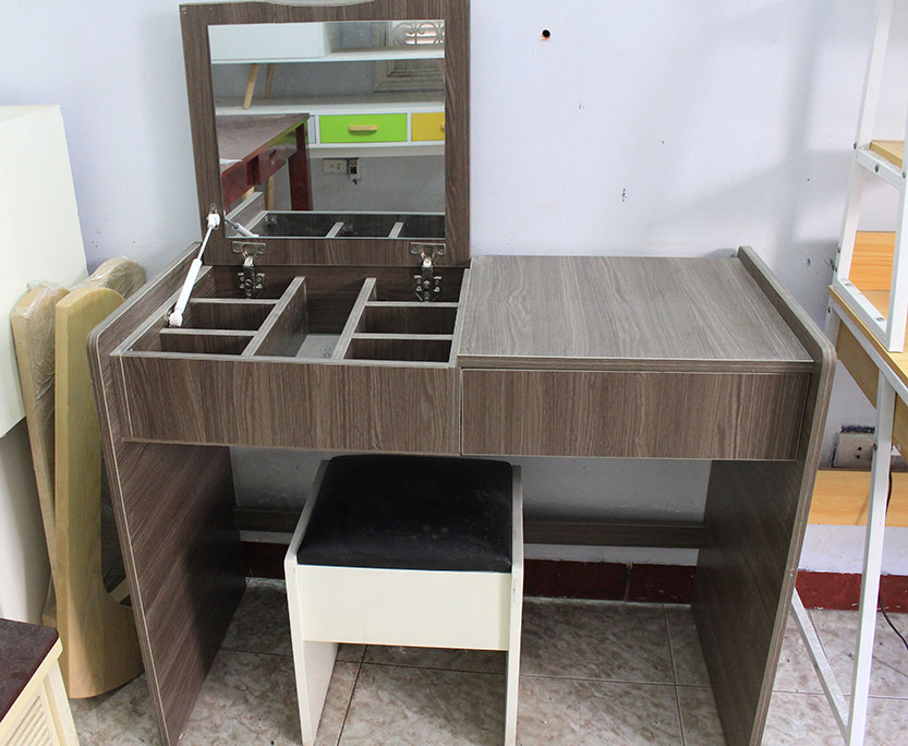ban-trang-diem-go-cong-nghiep-hien-dai-ght-487-1