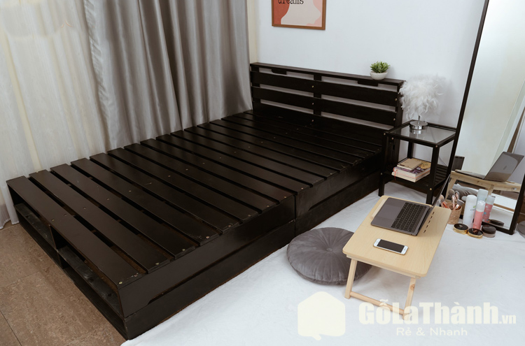 giường ngủ màu đen kiểu giường pallet